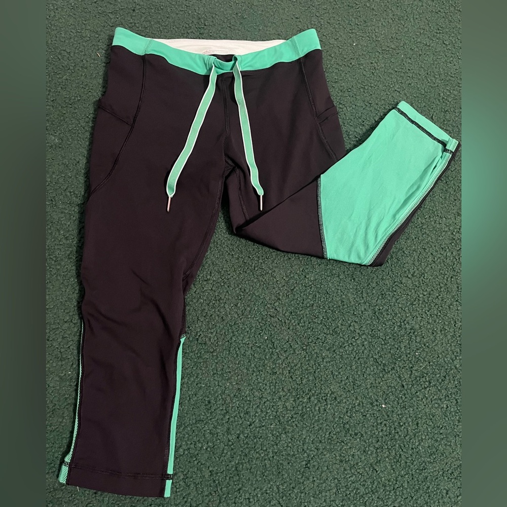 Lululemon capris - Picture 3 of 7